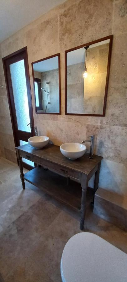 Loft Climatise "La Pinede", 50 M2, Tres Calme, 5 Mn A Pied Des Plages, Lit King Size La Seyne-sur-Mer Eksteriør bilde