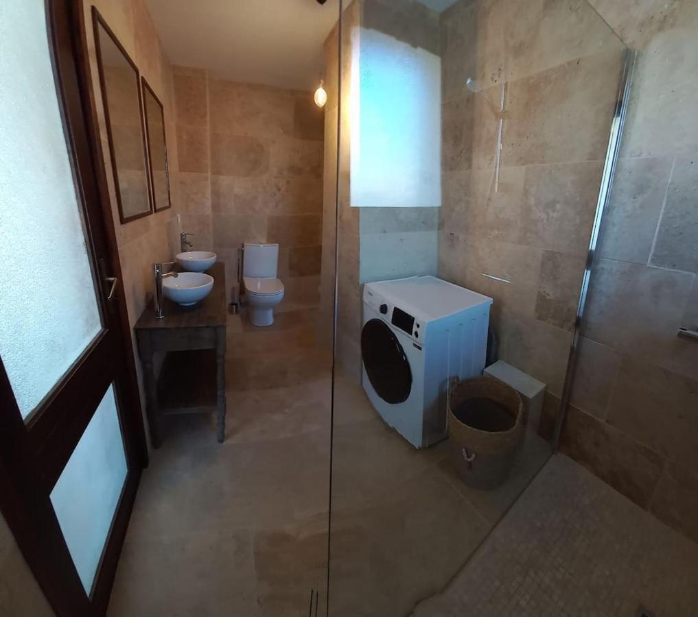 Loft Climatise "La Pinede", 50 M2, Tres Calme, 5 Mn A Pied Des Plages, Lit King Size La Seyne-sur-Mer Eksteriør bilde