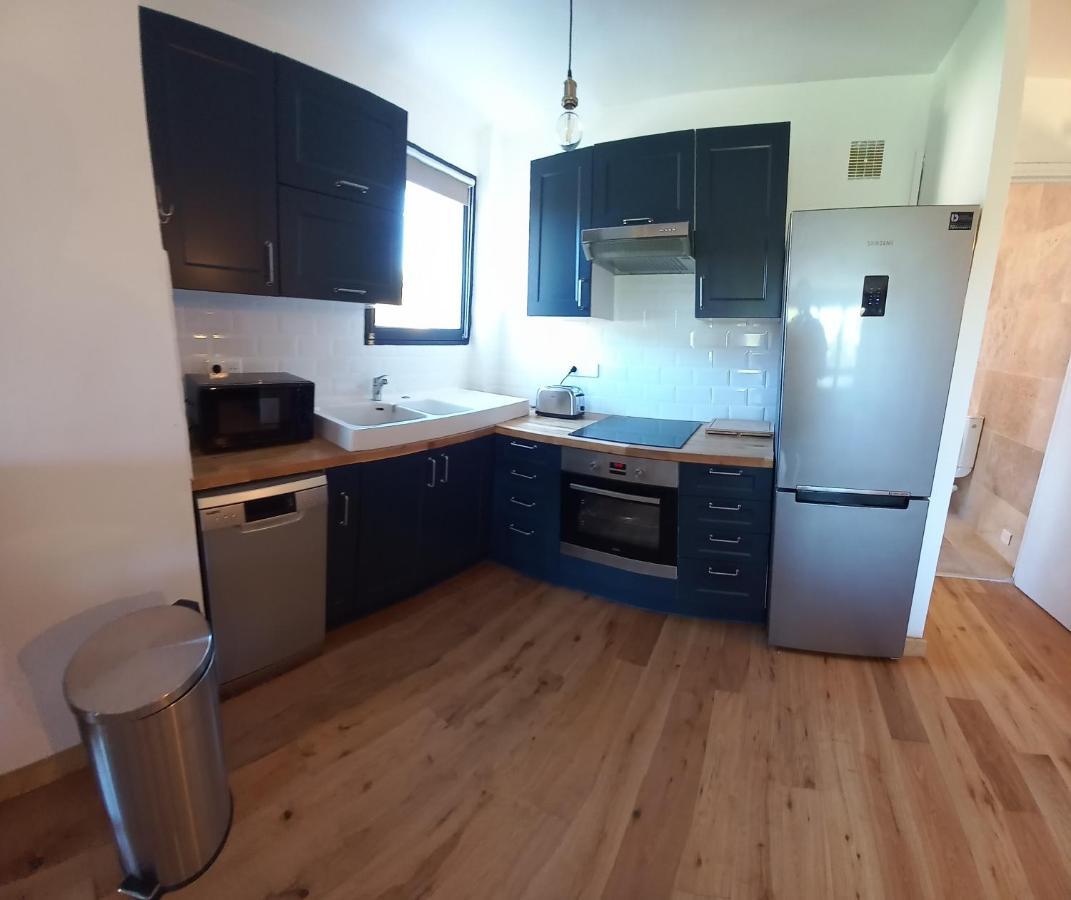 Loft Climatise "La Pinede", 50 M2, Tres Calme, 5 Mn A Pied Des Plages, Lit King Size La Seyne-sur-Mer Eksteriør bilde